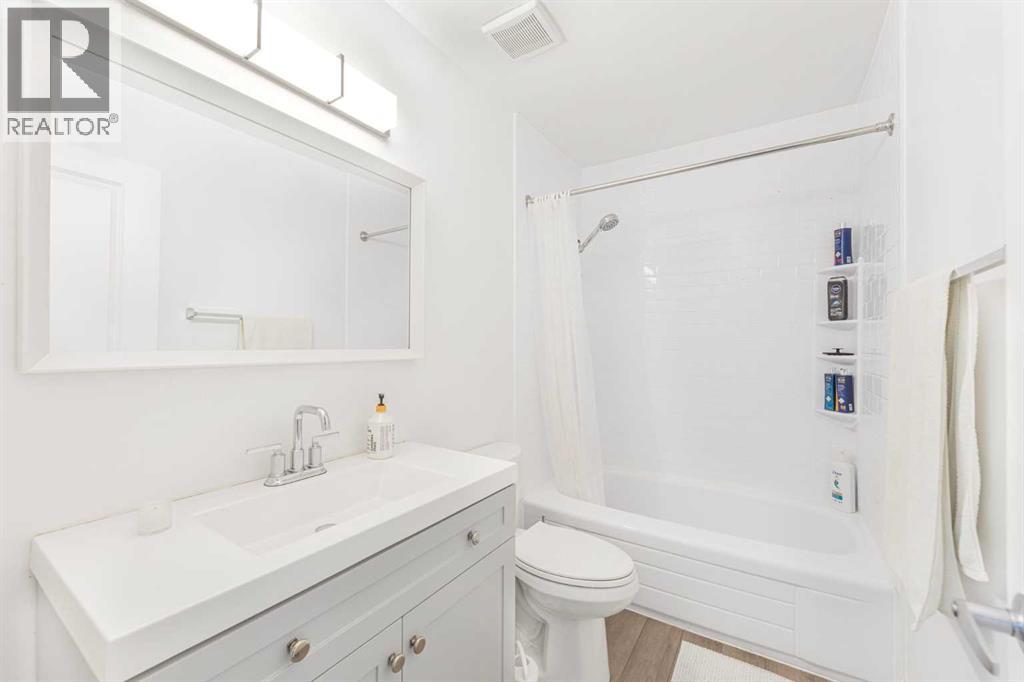 Single Family House 4 Level for Sale in  Brae Glen Road SW Braeside Calgary 