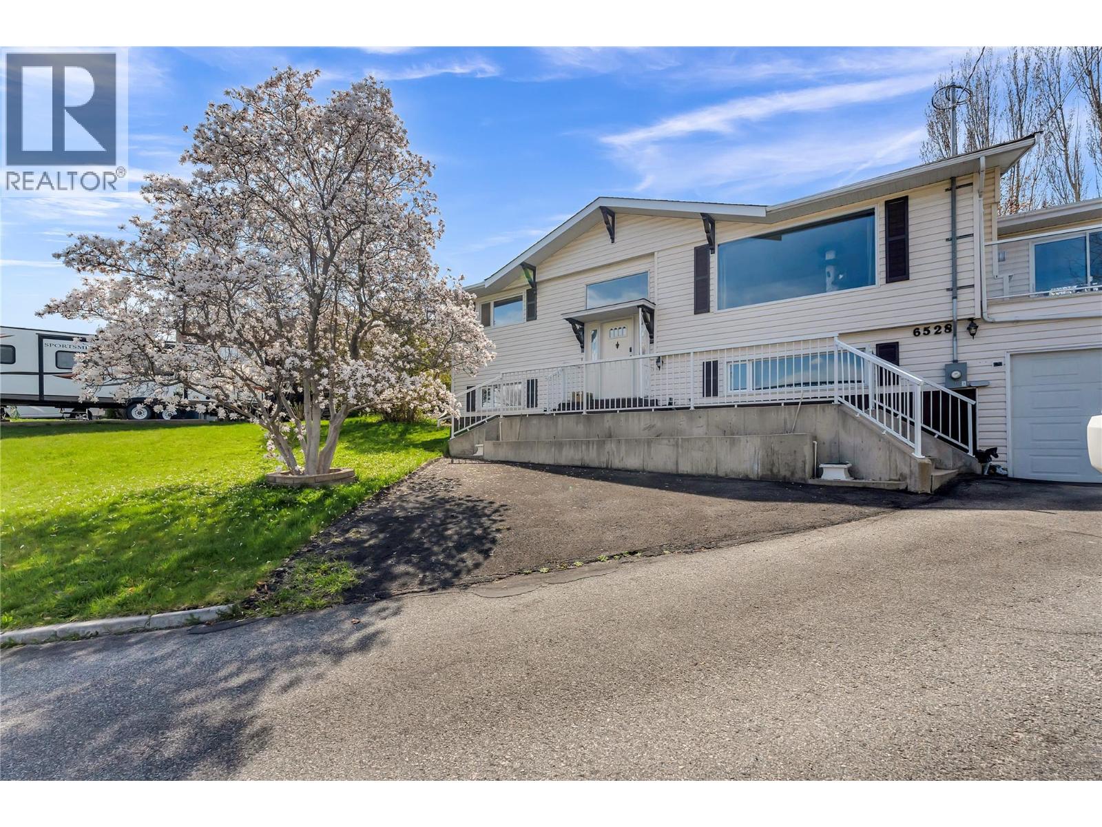 6528 Lipsett Crescent, Summerland