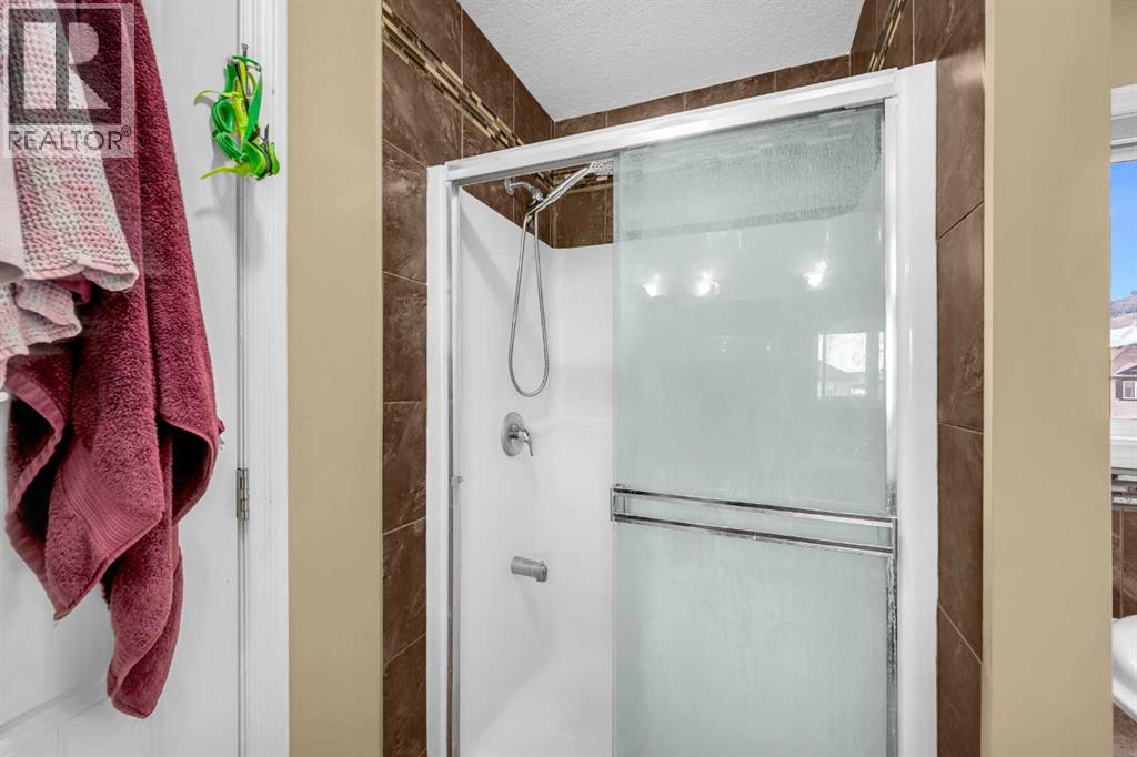 Single Family House for Sale in  Taralake Manor NE Taradale Calgary 