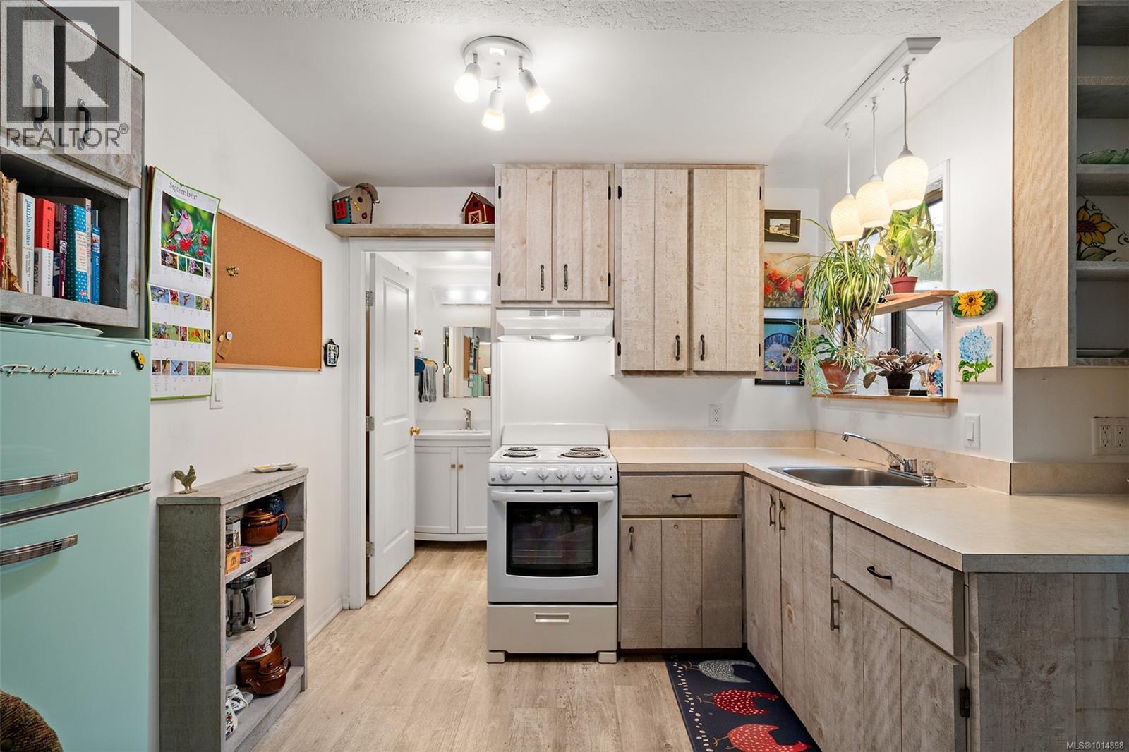  975 Taine Place, Saanich