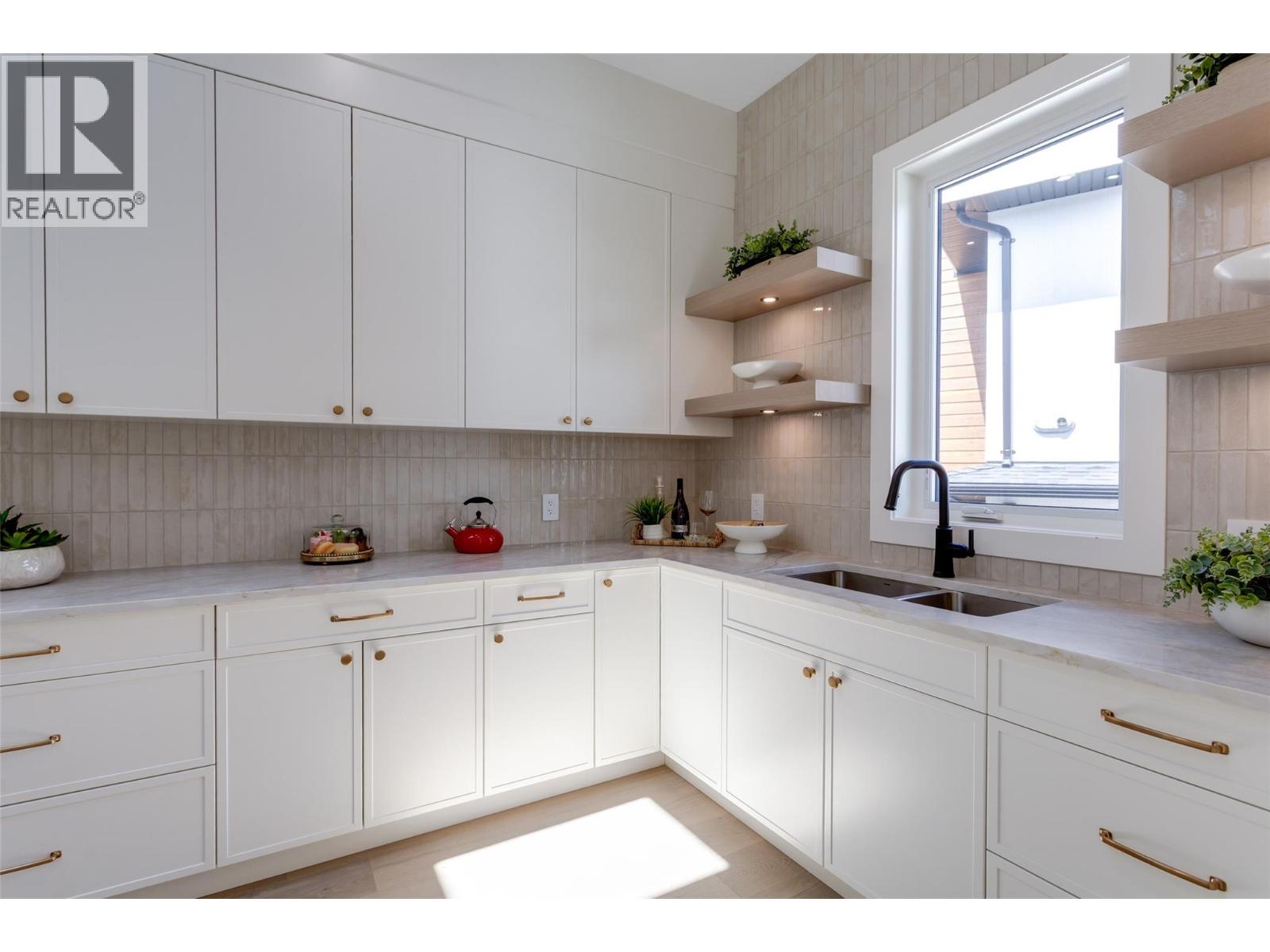  1017 Carnoustie Drive, Kelowna