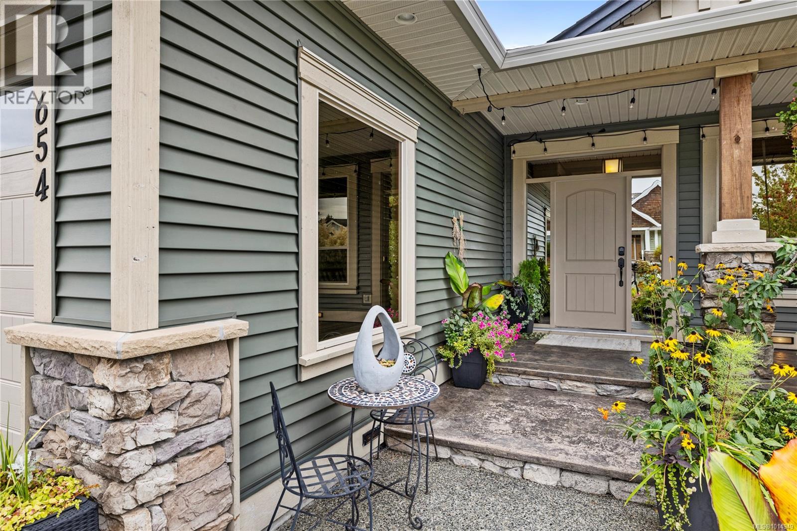 654 Sanderson Rd, Ladysmith