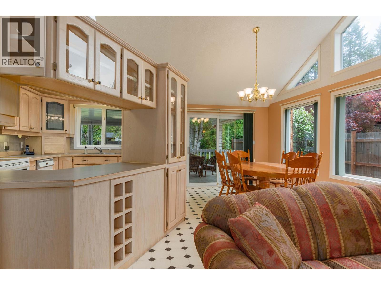 2718 Fir Drive, South Slocan