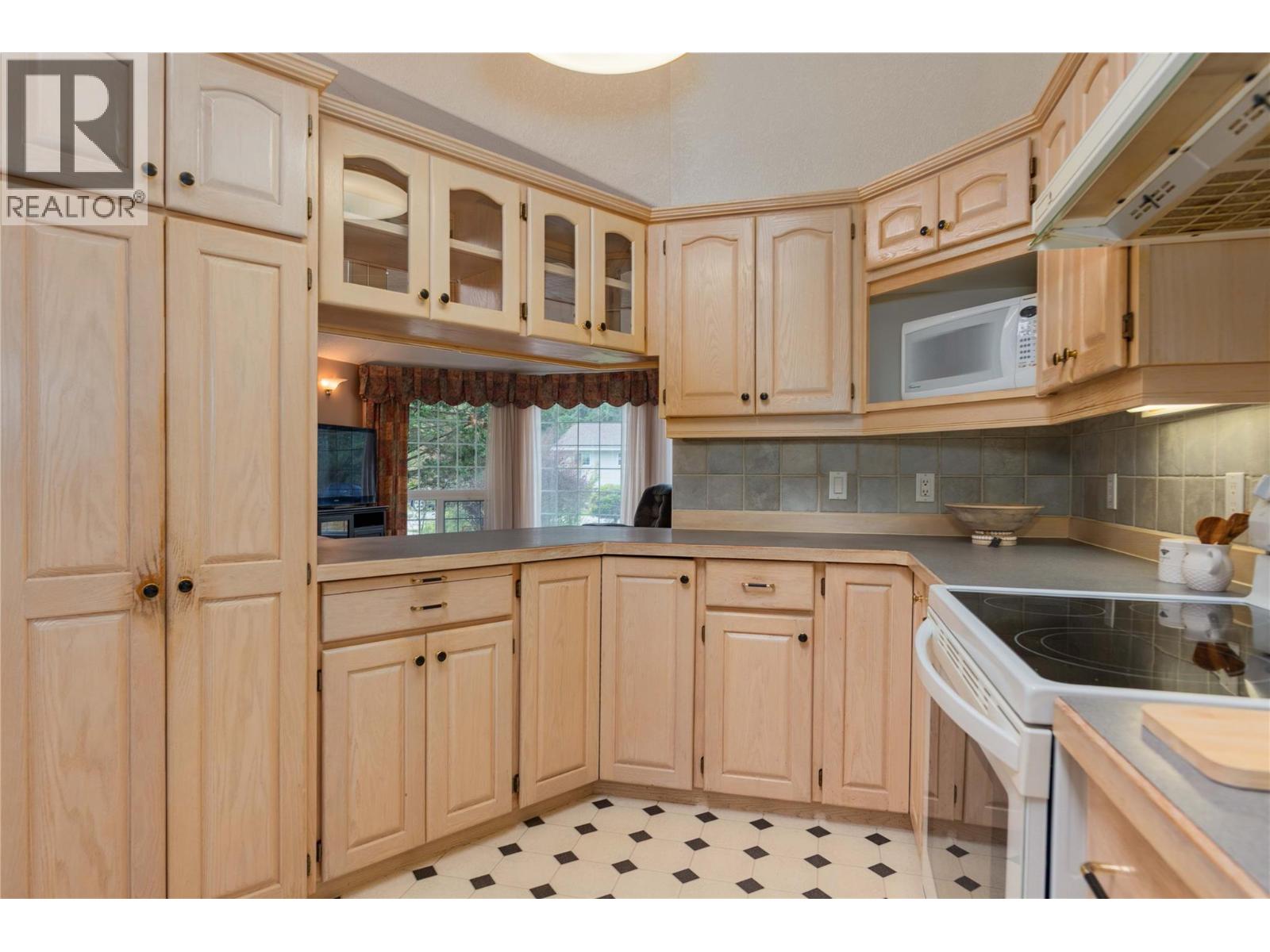 2718 Fir Drive, South Slocan