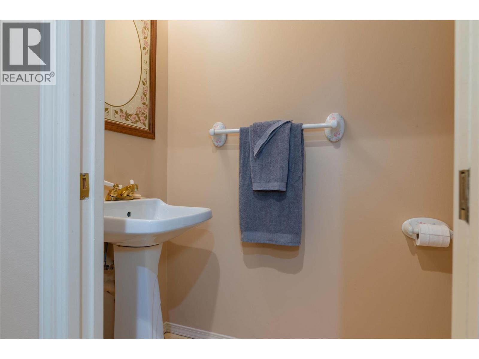 2718 Fir Drive, South Slocan