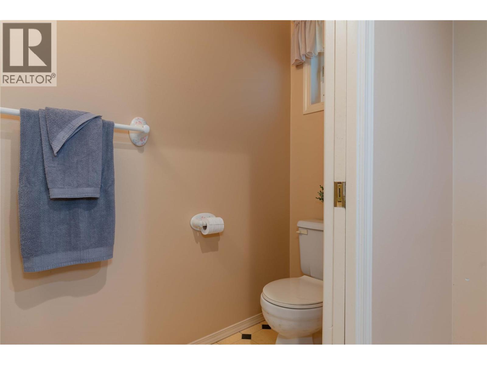 2718 Fir Drive, South Slocan