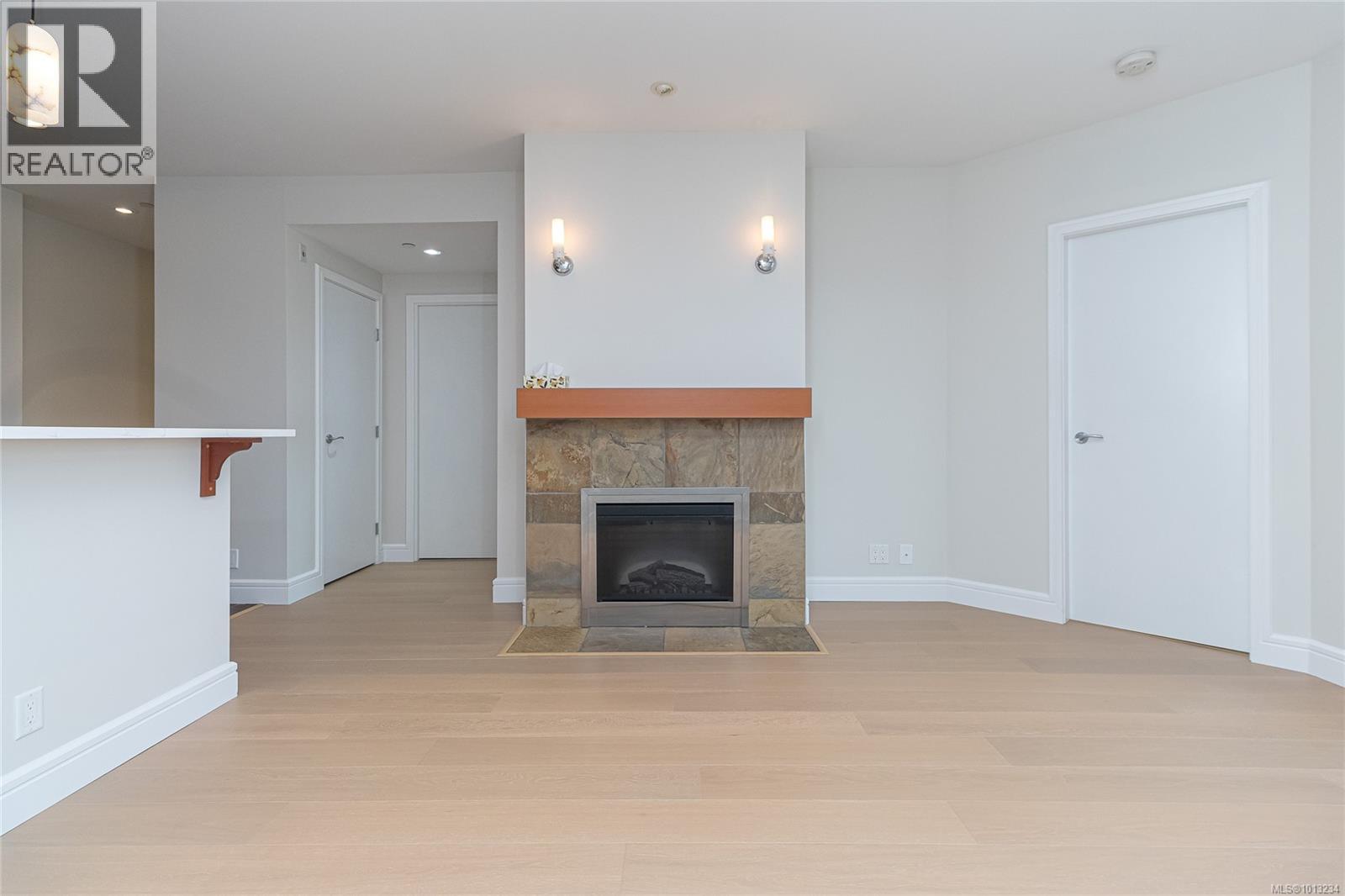 303 1325 Bear Mountain Parkway, Langford