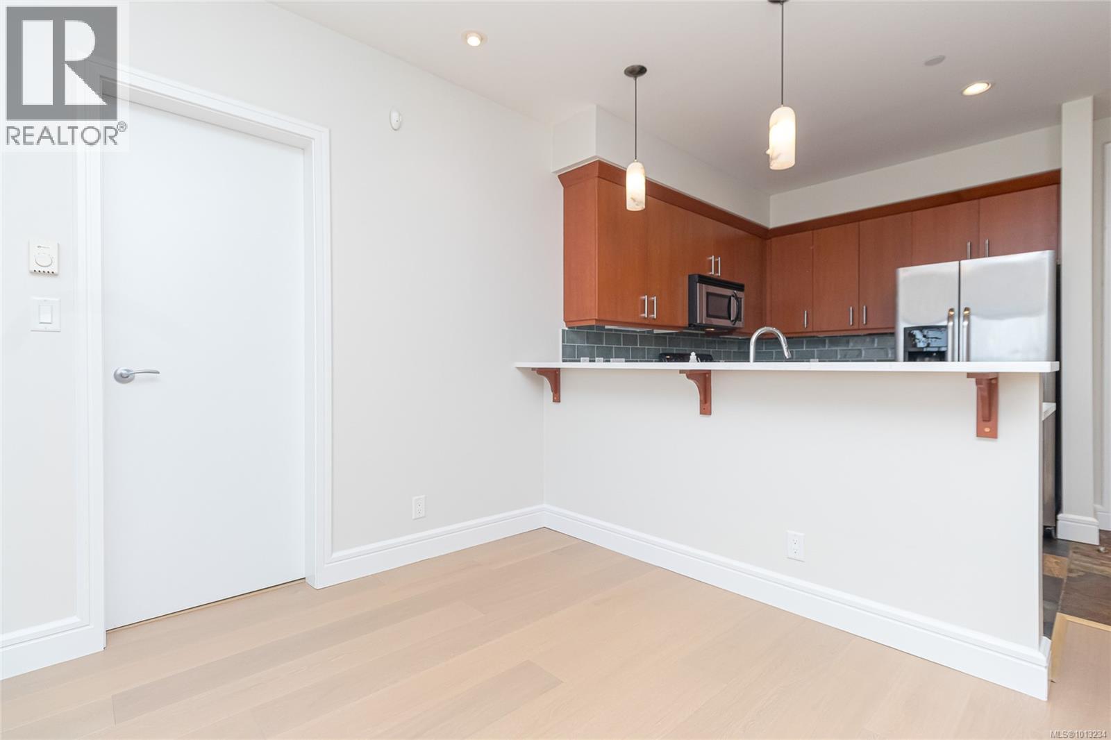 303 1325 Bear Mountain Parkway, Langford