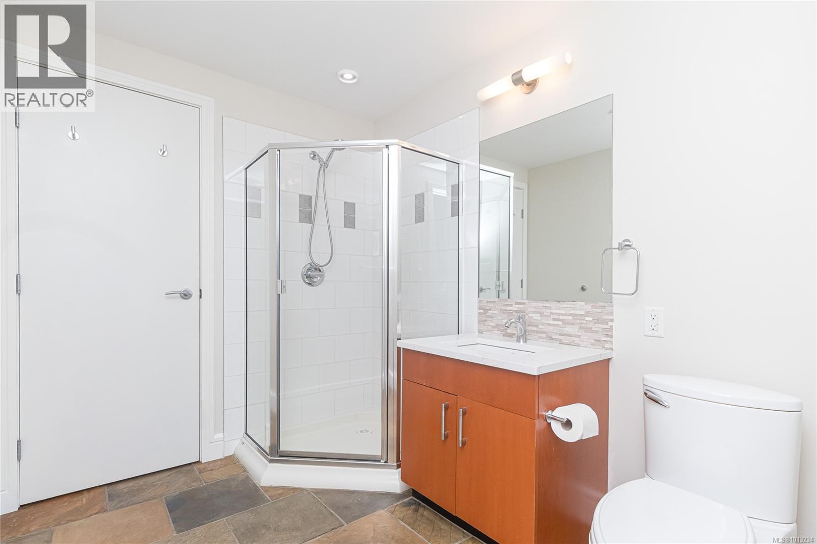 303 1325 Bear Mountain Parkway, Langford