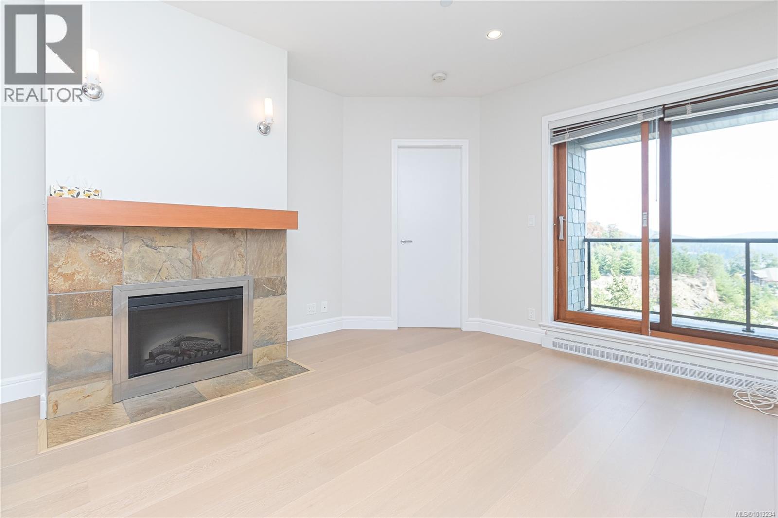 303 1325 Bear Mountain Parkway, Langford