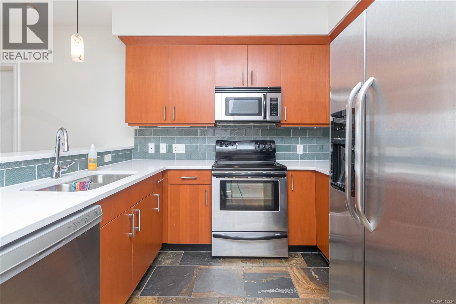 303 1325 Bear Mountain Parkway, Langford