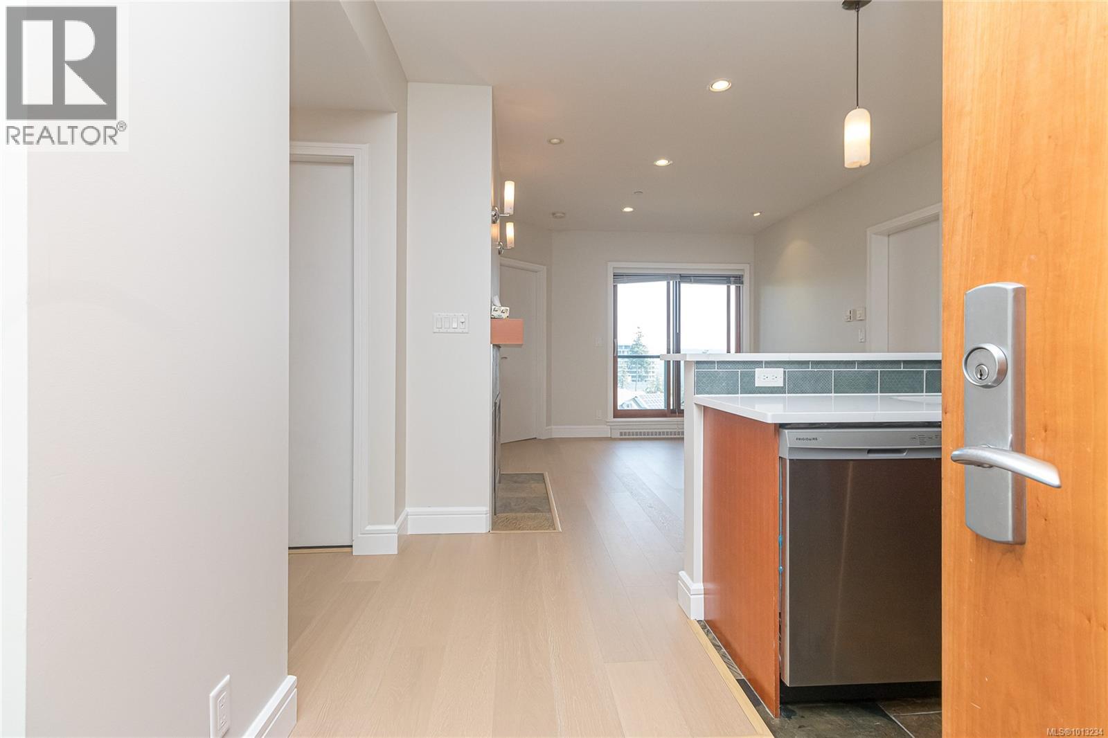 303 1325 Bear Mountain Parkway, Langford