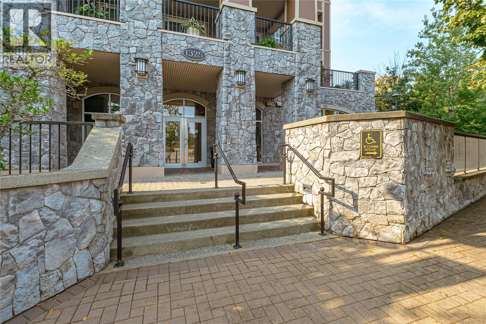 303 1325 Bear Mountain Parkway, Langford
