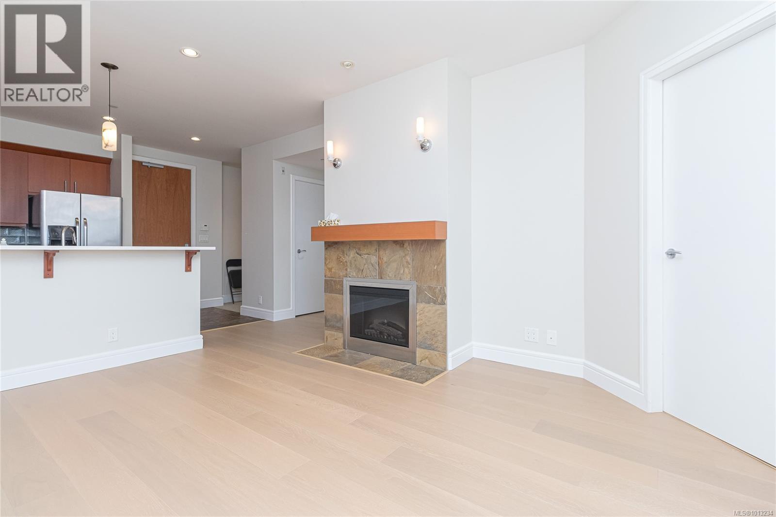 303 1325 Bear Mountain Parkway, Langford