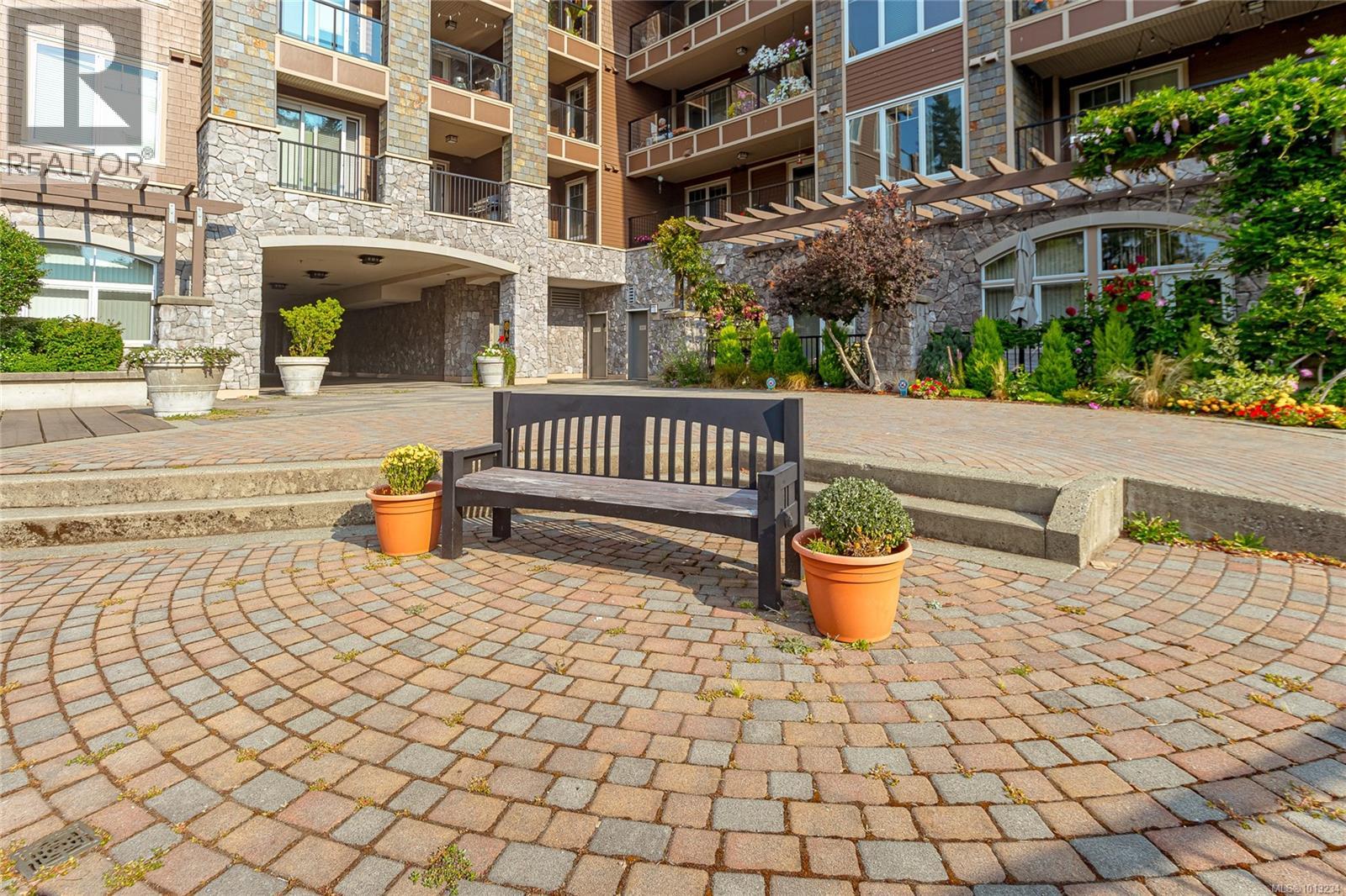 303 1325 Bear Mountain Parkway, Langford