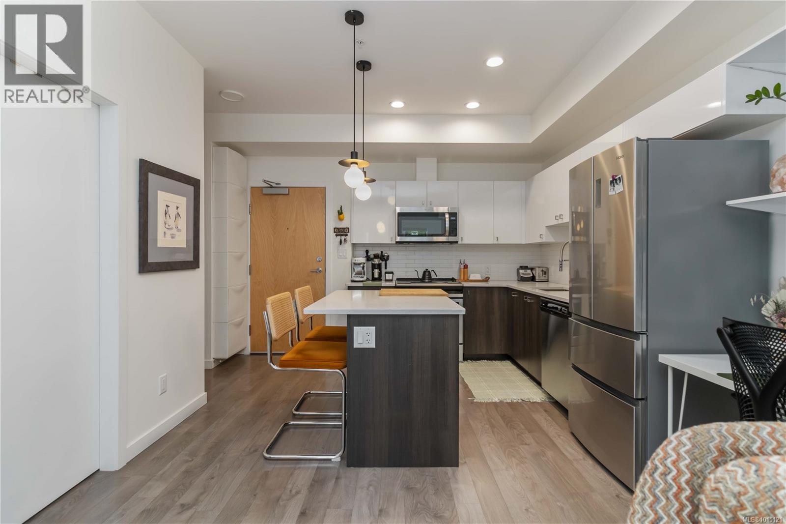 217 767 Tyee Road, Victoria