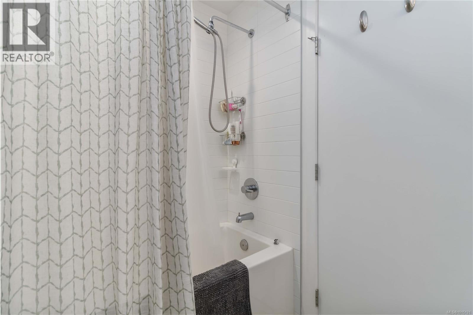 217 767 Tyee Road, Victoria