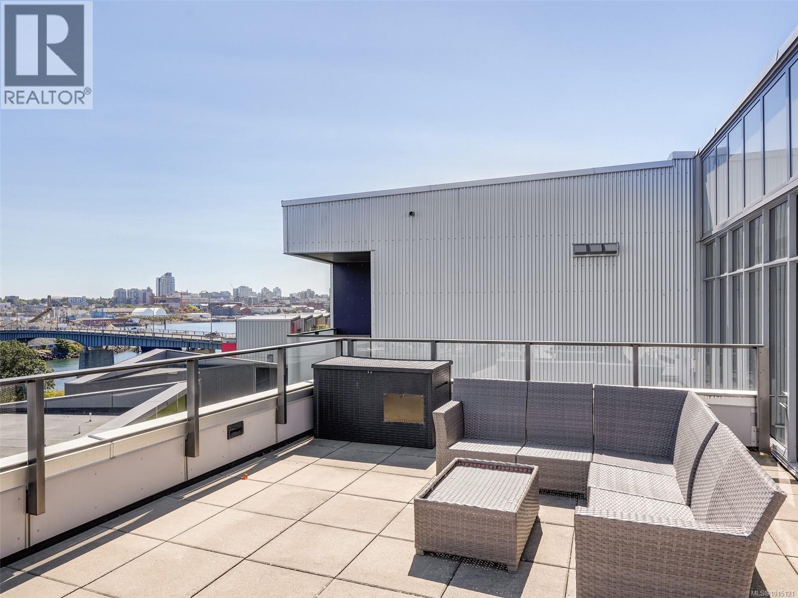 217 767 Tyee Road, Victoria