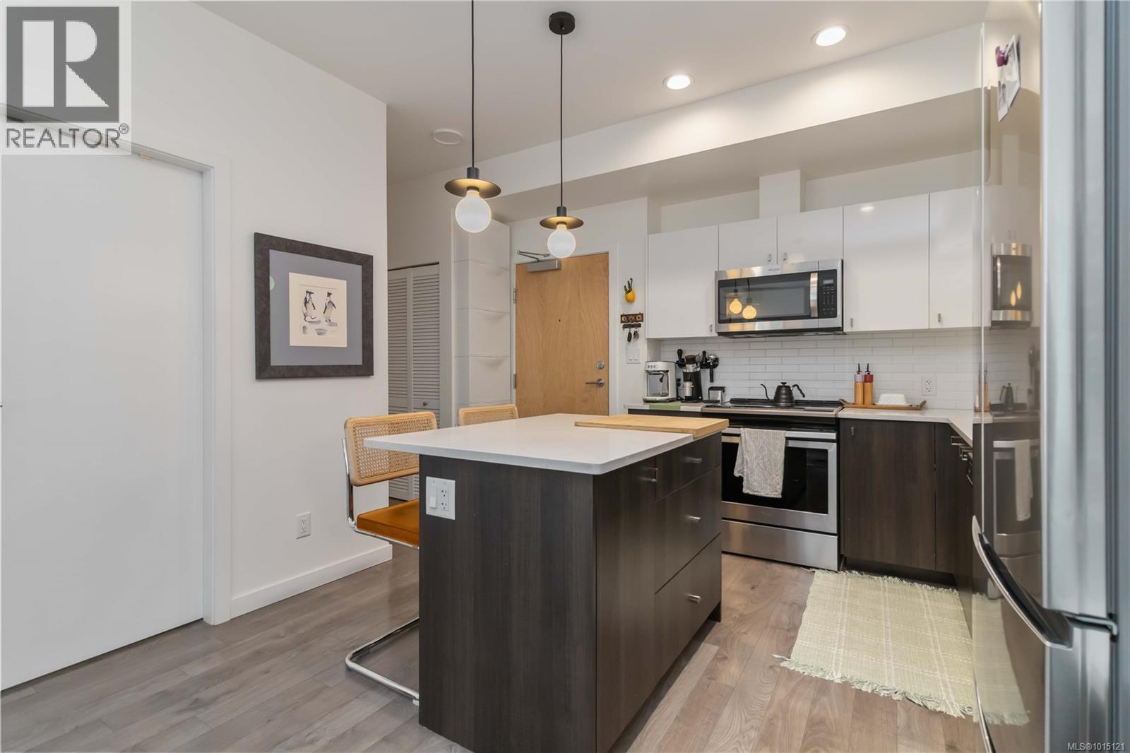 217 767 Tyee Road, Victoria