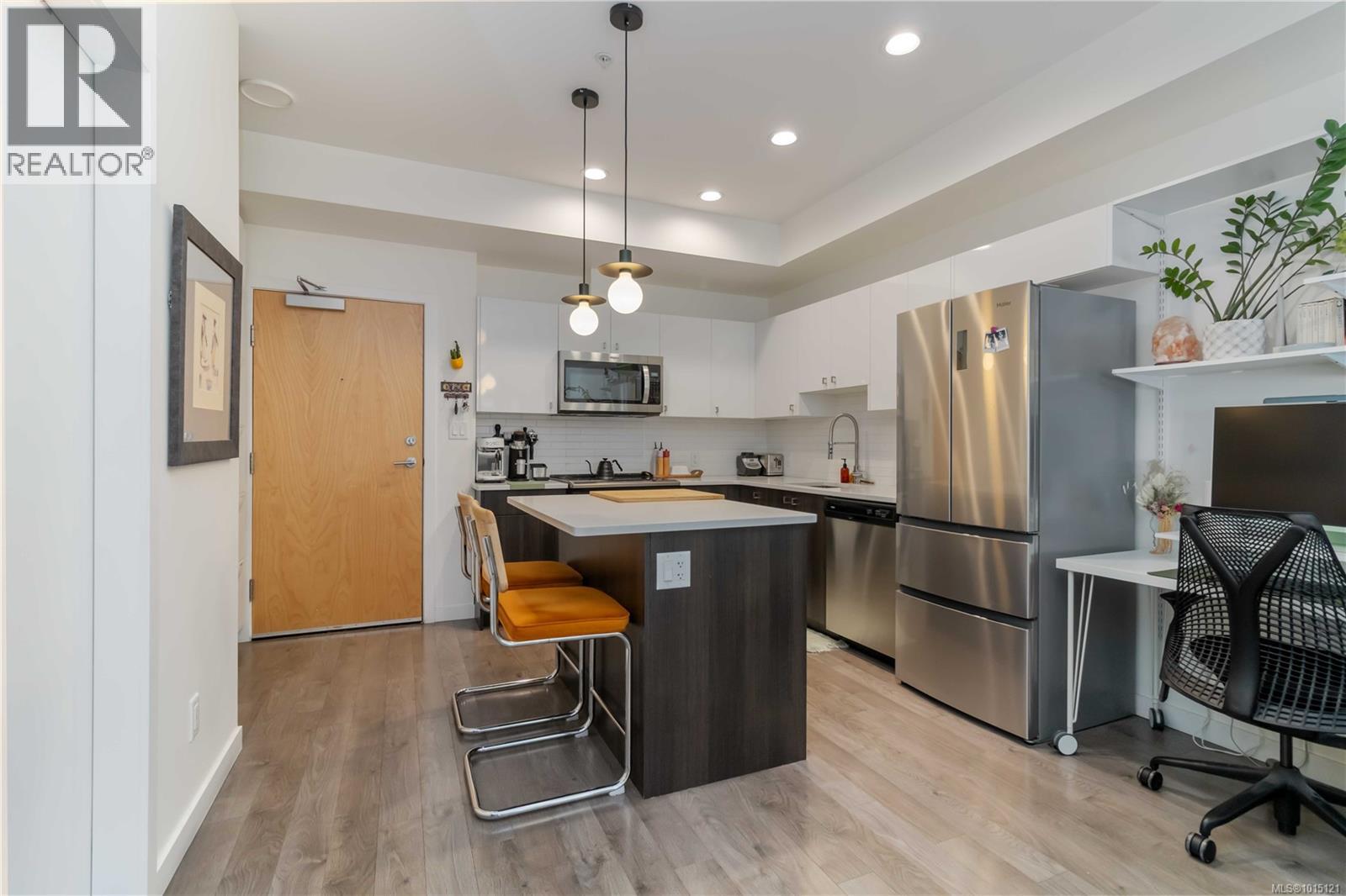 217 767 Tyee Road, Victoria