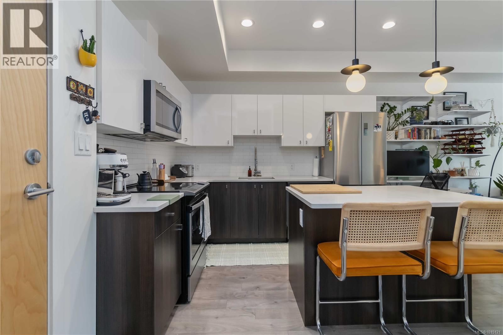 217 767 Tyee Road, Victoria