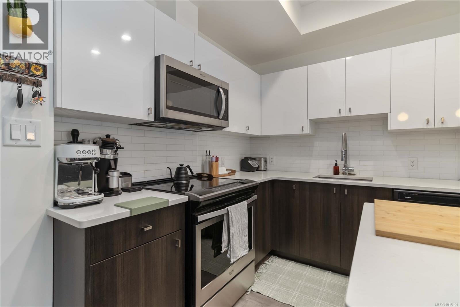 217 767 Tyee Road, Victoria