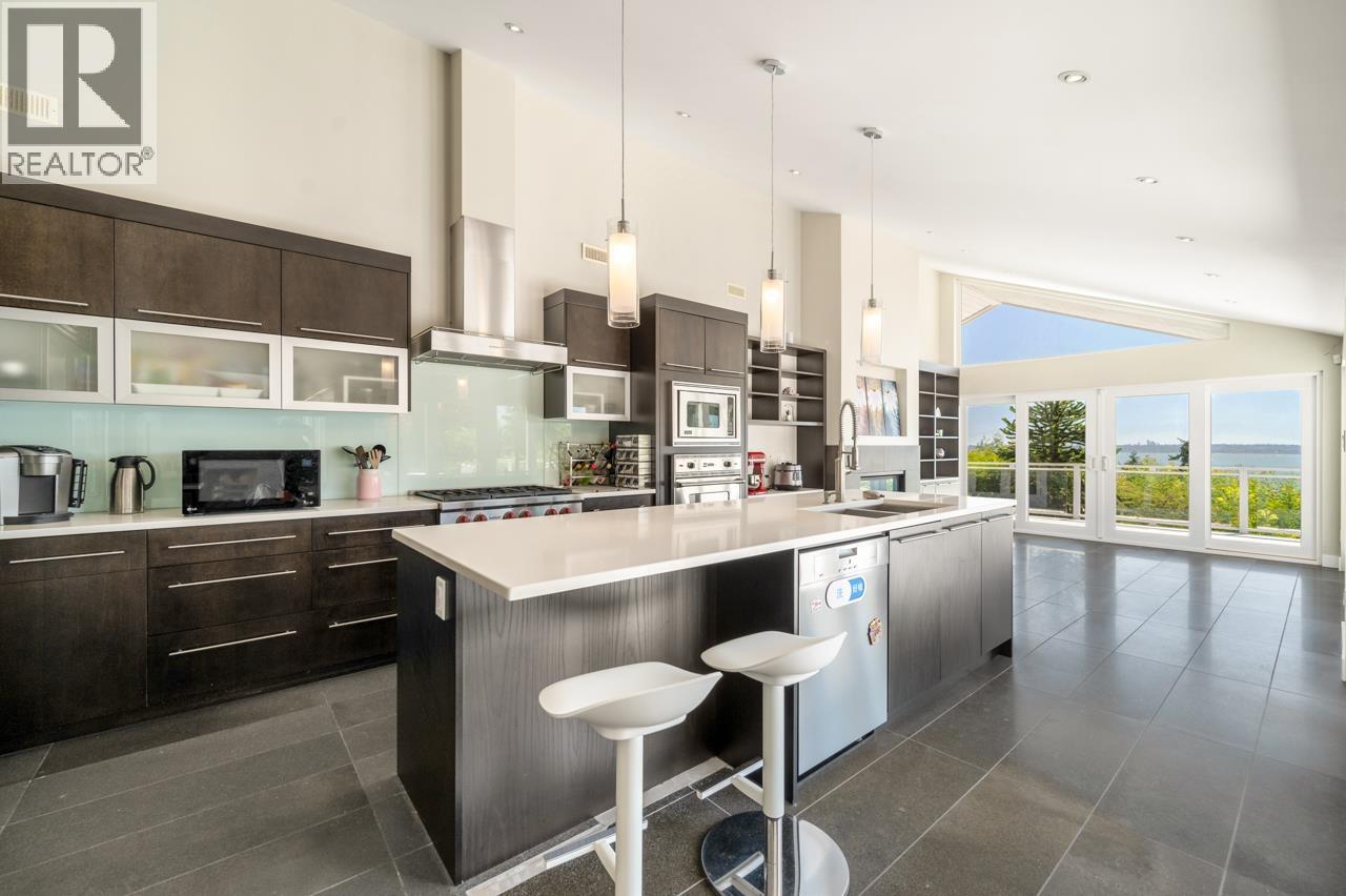 4111 BURKEHILL ROAD, West Vancouver
