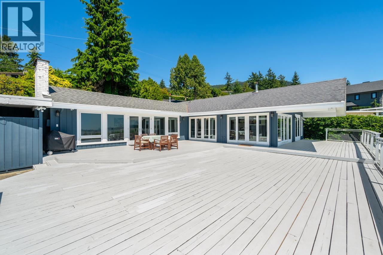 4111 BURKEHILL ROAD, West Vancouver