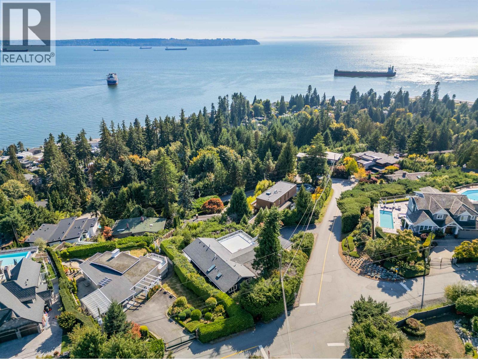 4111 BURKEHILL ROAD, West Vancouver
