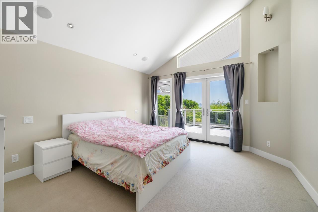4111 BURKEHILL ROAD, West Vancouver