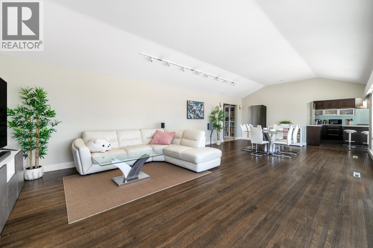 4111 BURKEHILL ROAD, West Vancouver