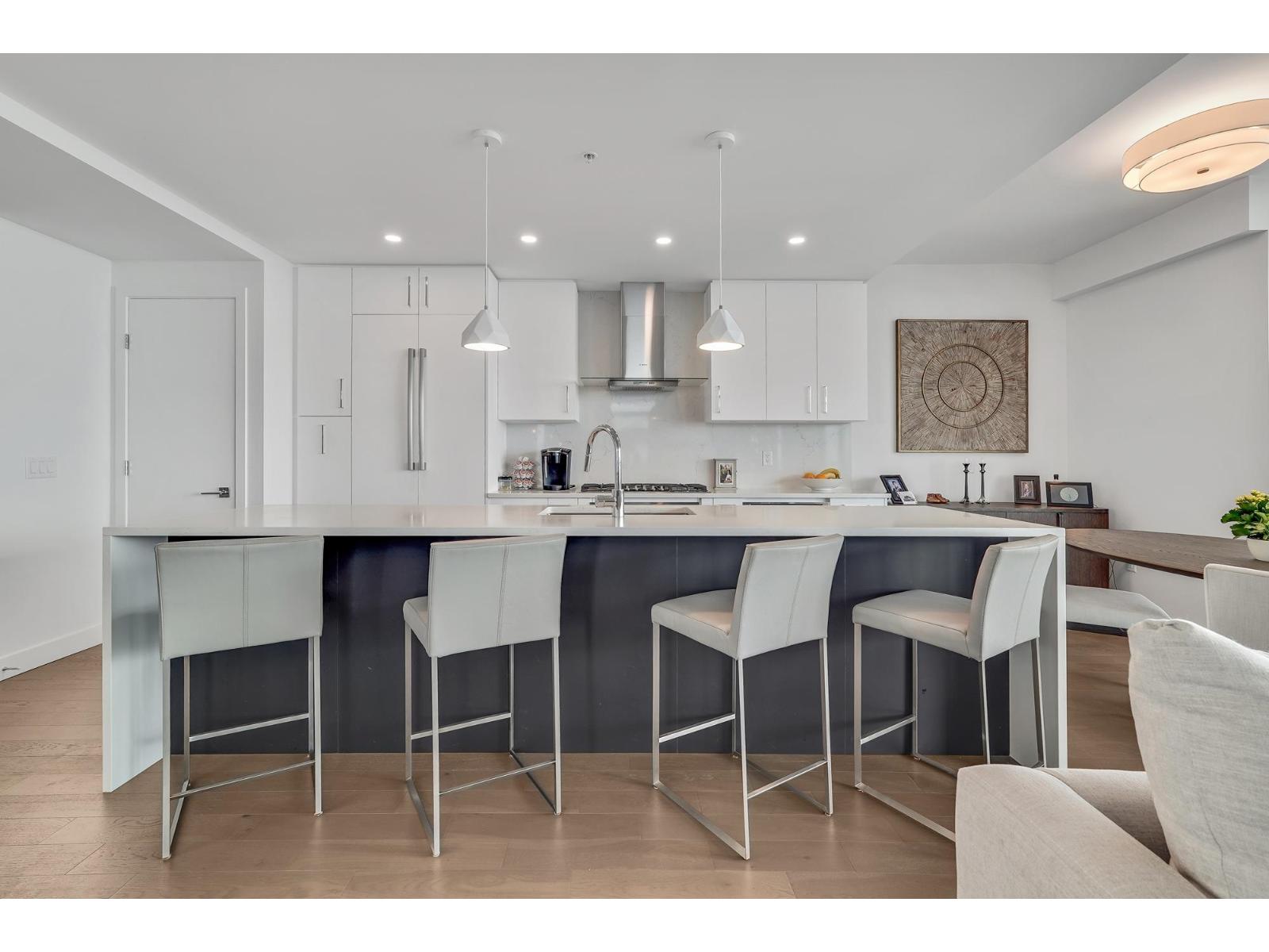 2305 1588 JOHNSTON ROAD, White Rock
