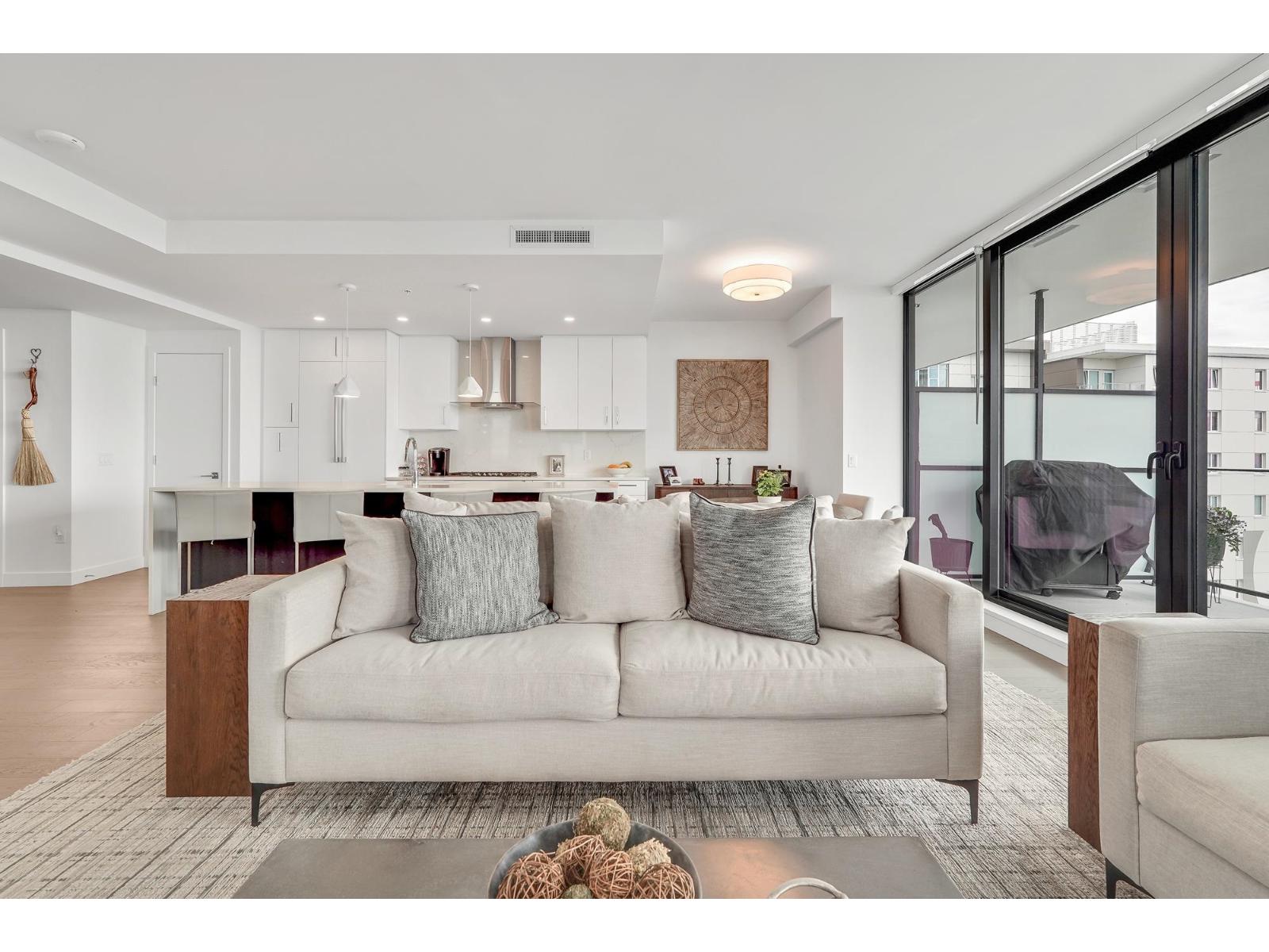 2305 1588 JOHNSTON ROAD, White Rock