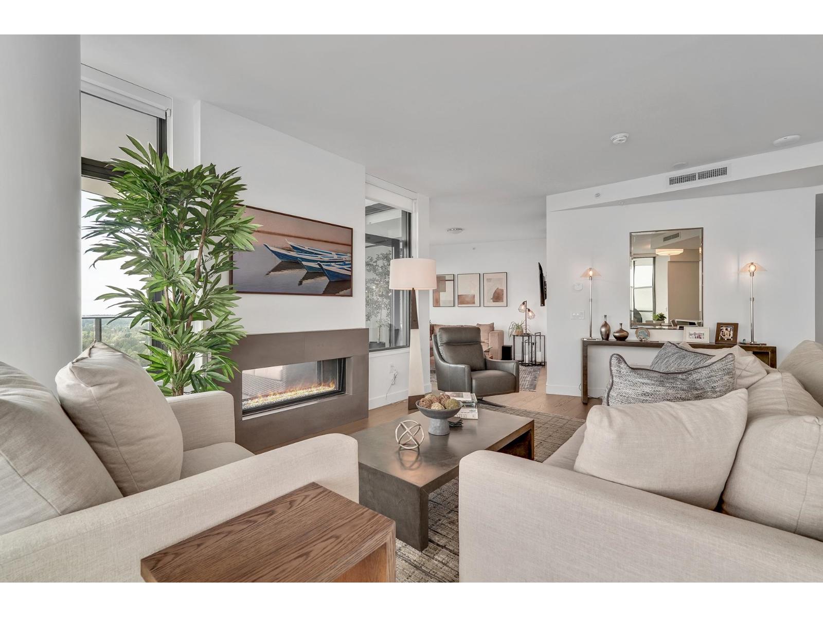 2305 1588 JOHNSTON ROAD, White Rock