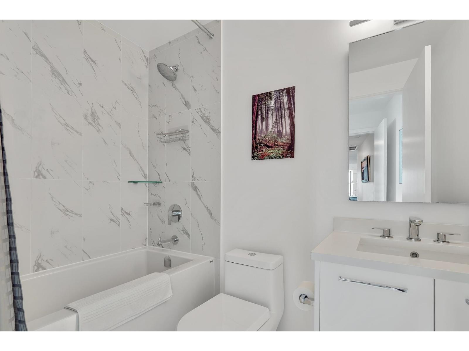 2305 1588 JOHNSTON ROAD, White Rock