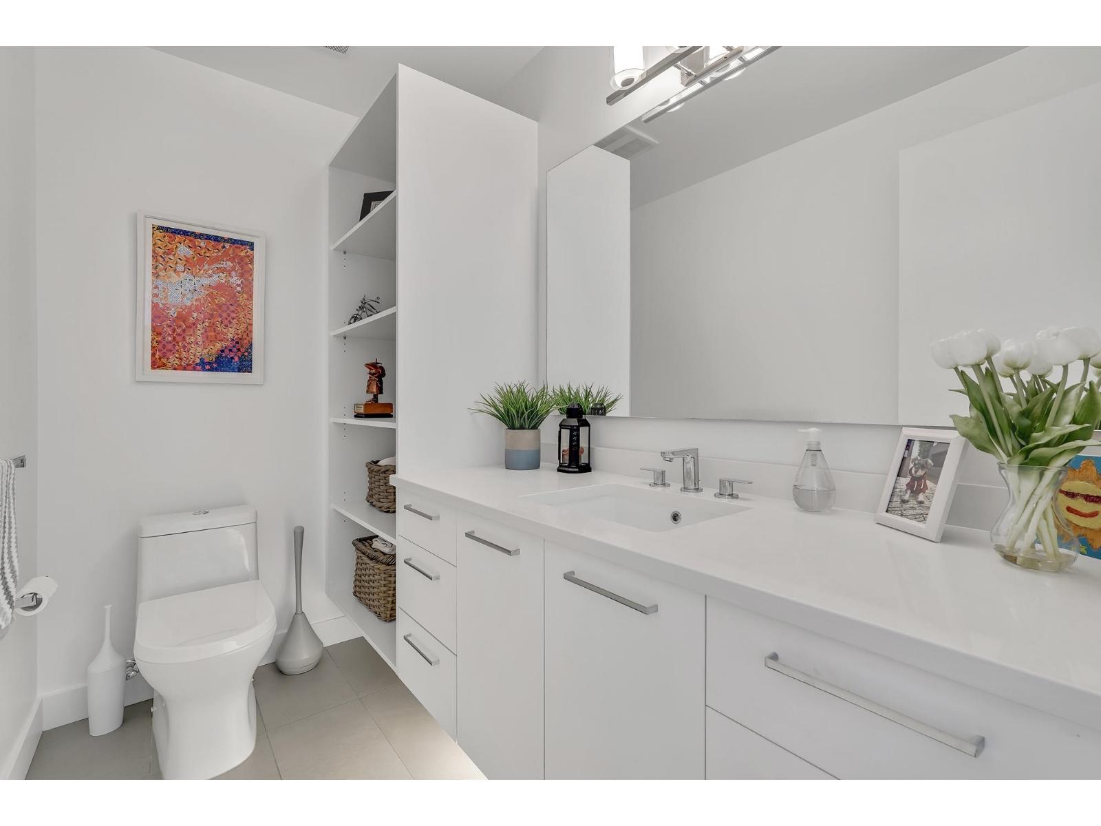 2305 1588 JOHNSTON ROAD, White Rock