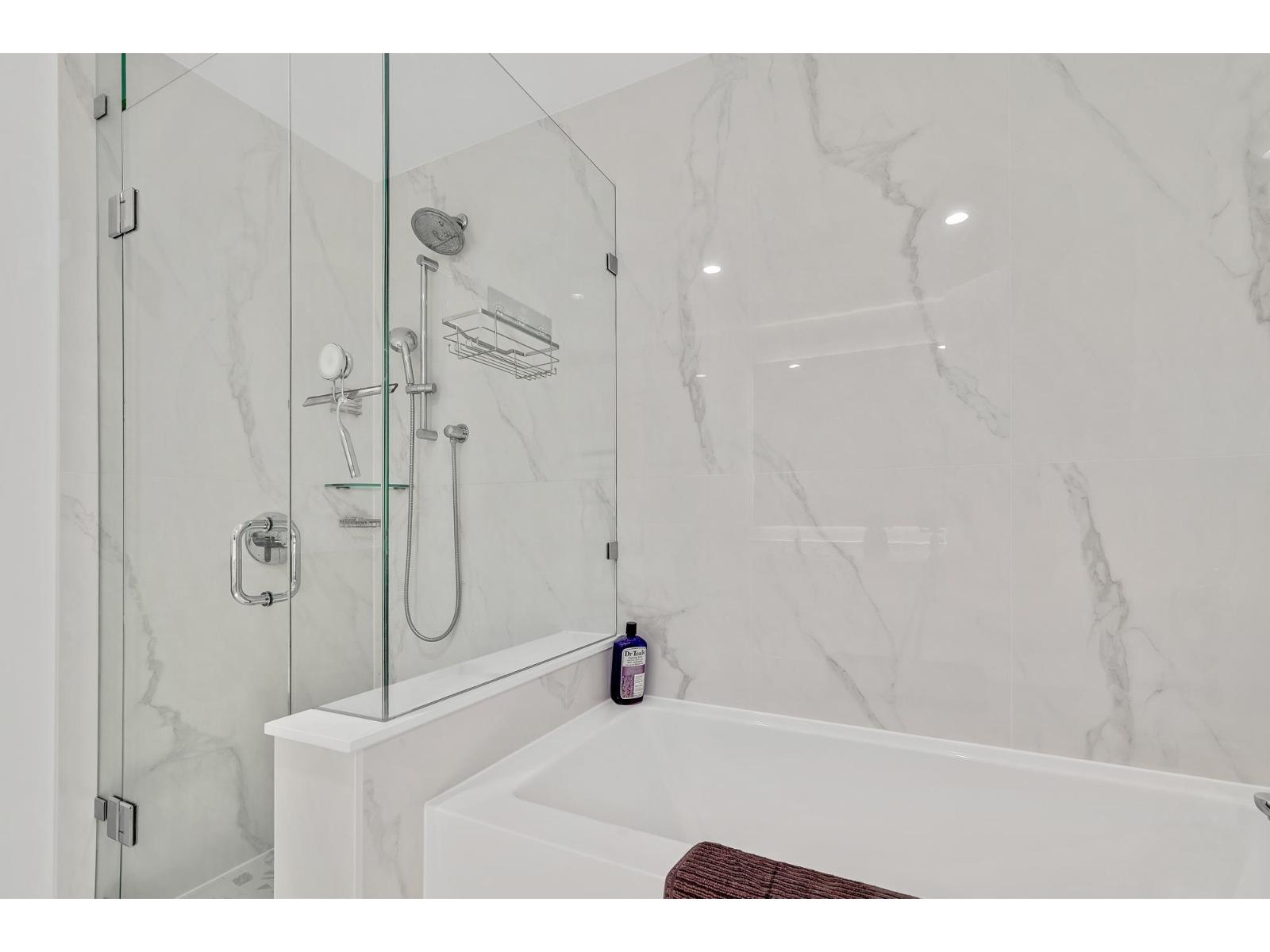 2305 1588 JOHNSTON ROAD, White Rock