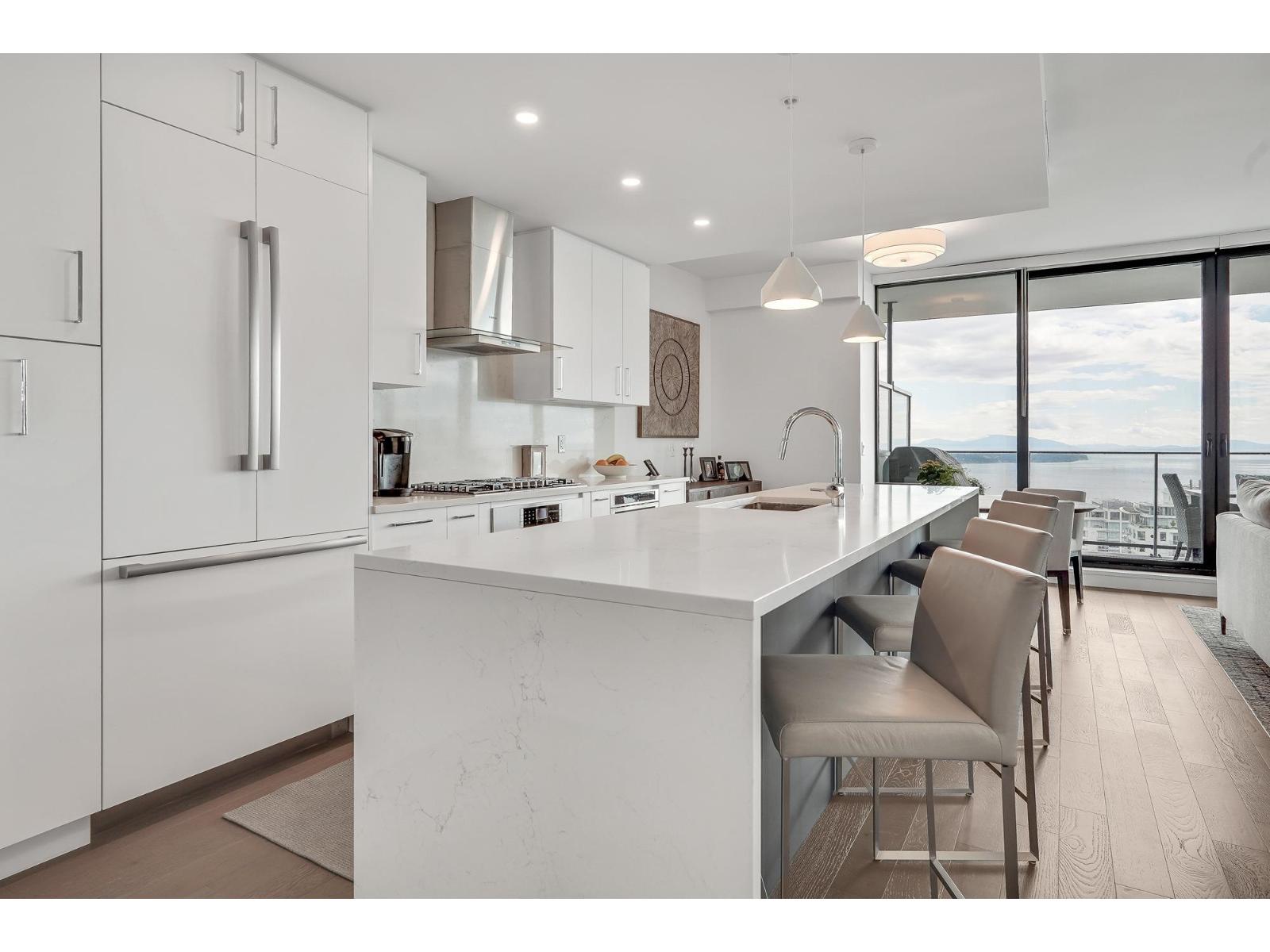 2305 1588 JOHNSTON ROAD, White Rock