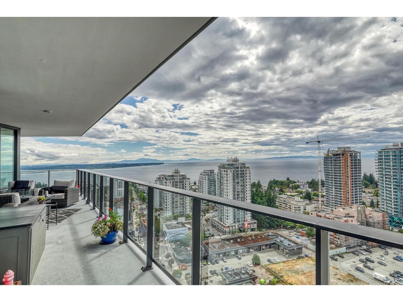 2305 1588 JOHNSTON ROAD, White Rock