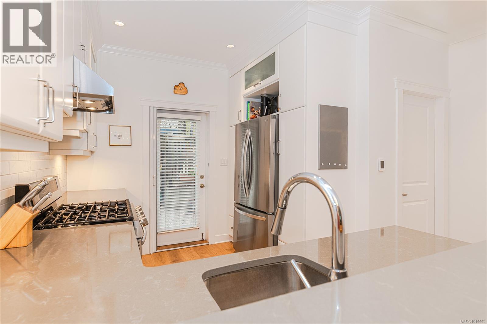 16 675 Superior Street, Victoria