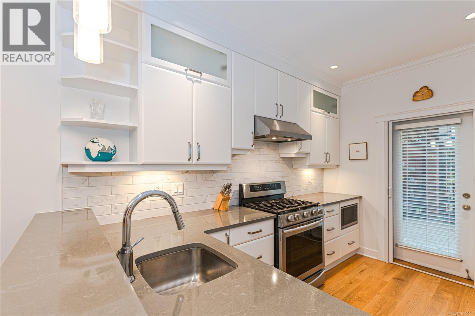 16 675 Superior Street, Victoria
