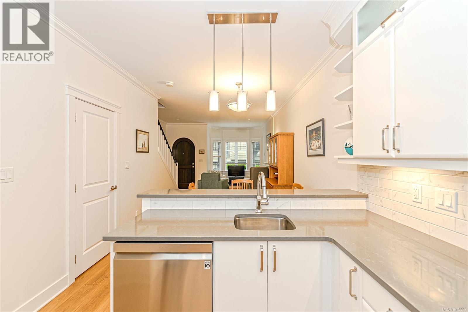 16 675 Superior Street, Victoria