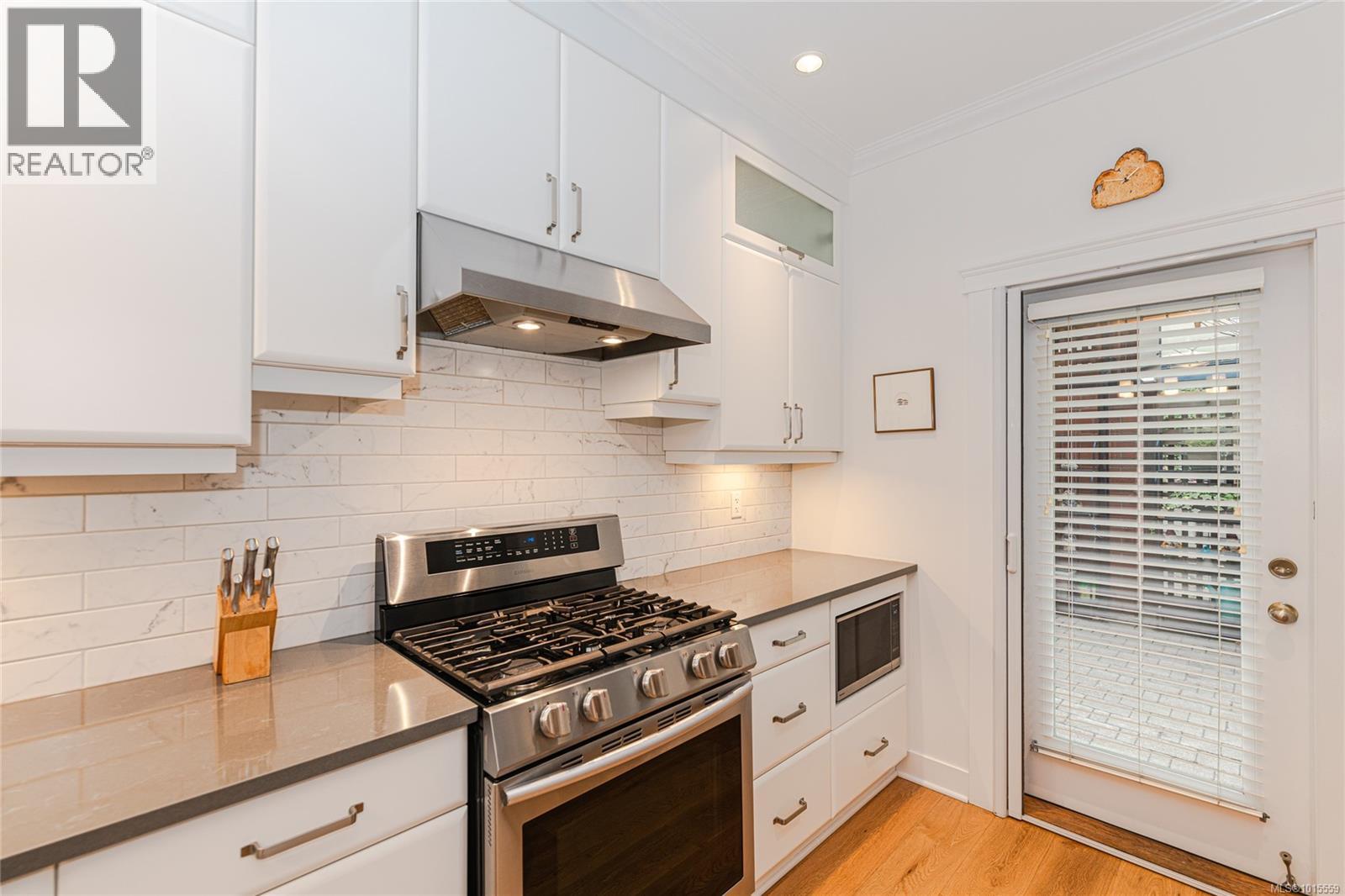 16 675 Superior Street, Victoria