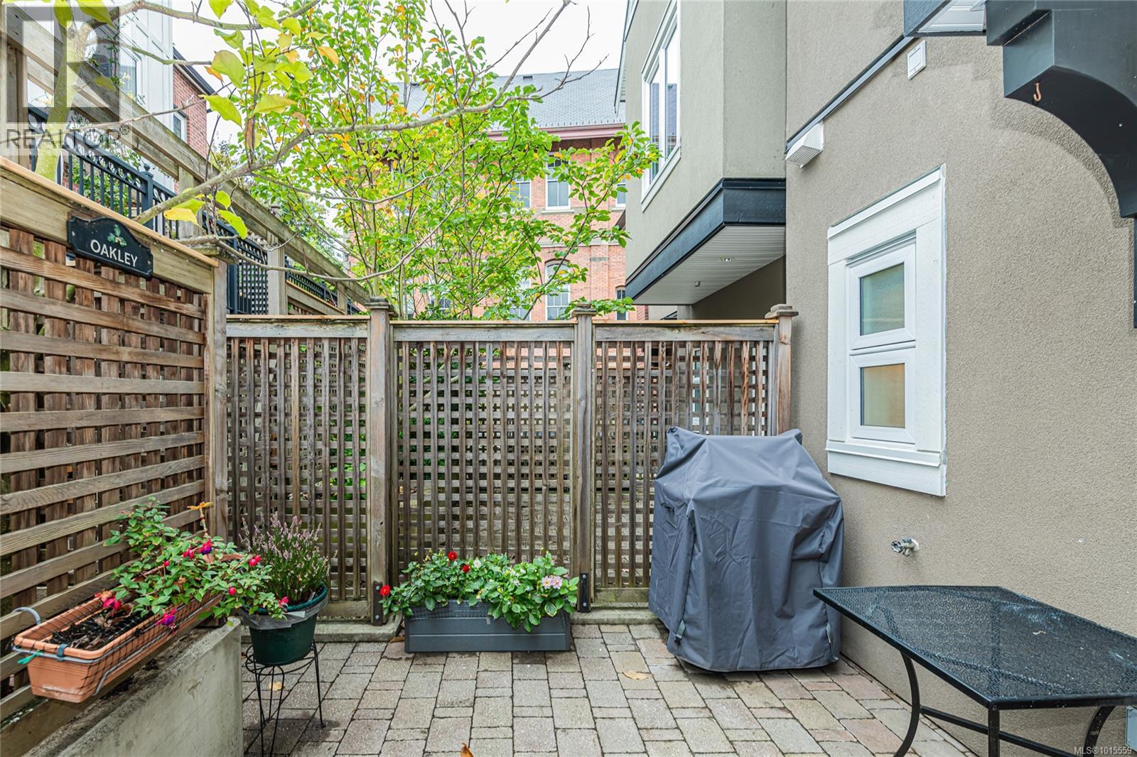 16 675 Superior Street, Victoria
