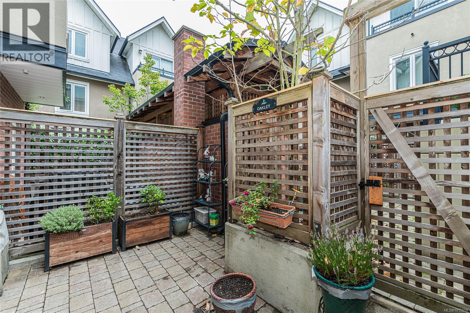 16 675 Superior Street, Victoria