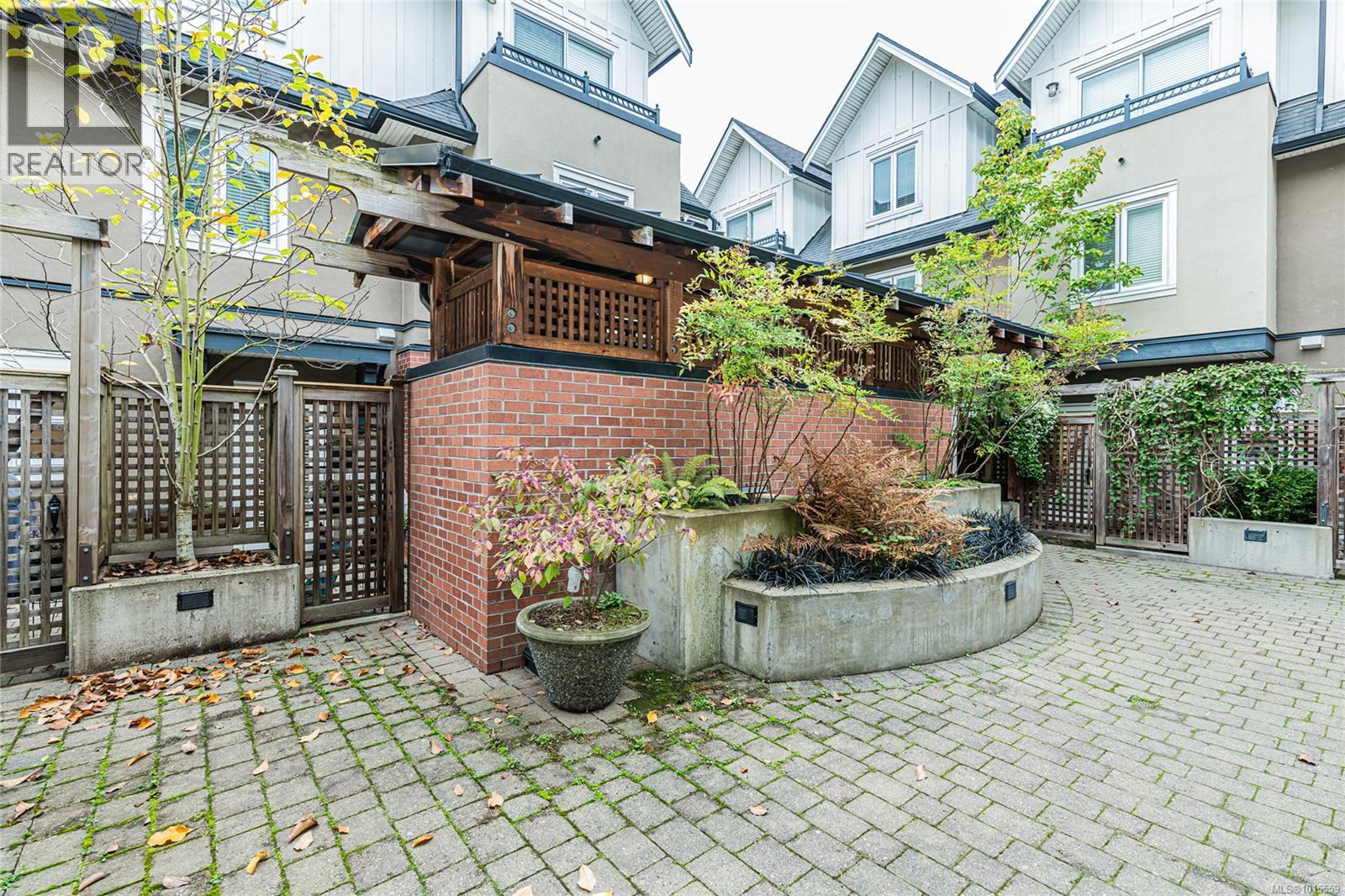 16 675 Superior Street, Victoria