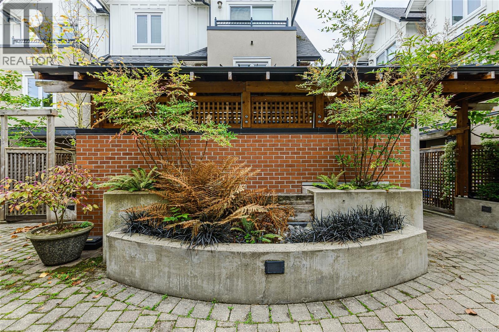 16 675 Superior Street, Victoria