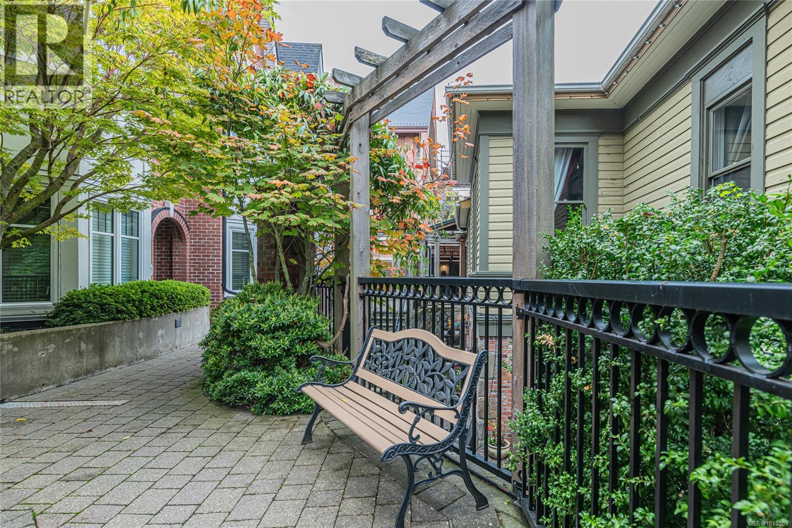 16 675 Superior Street, Victoria