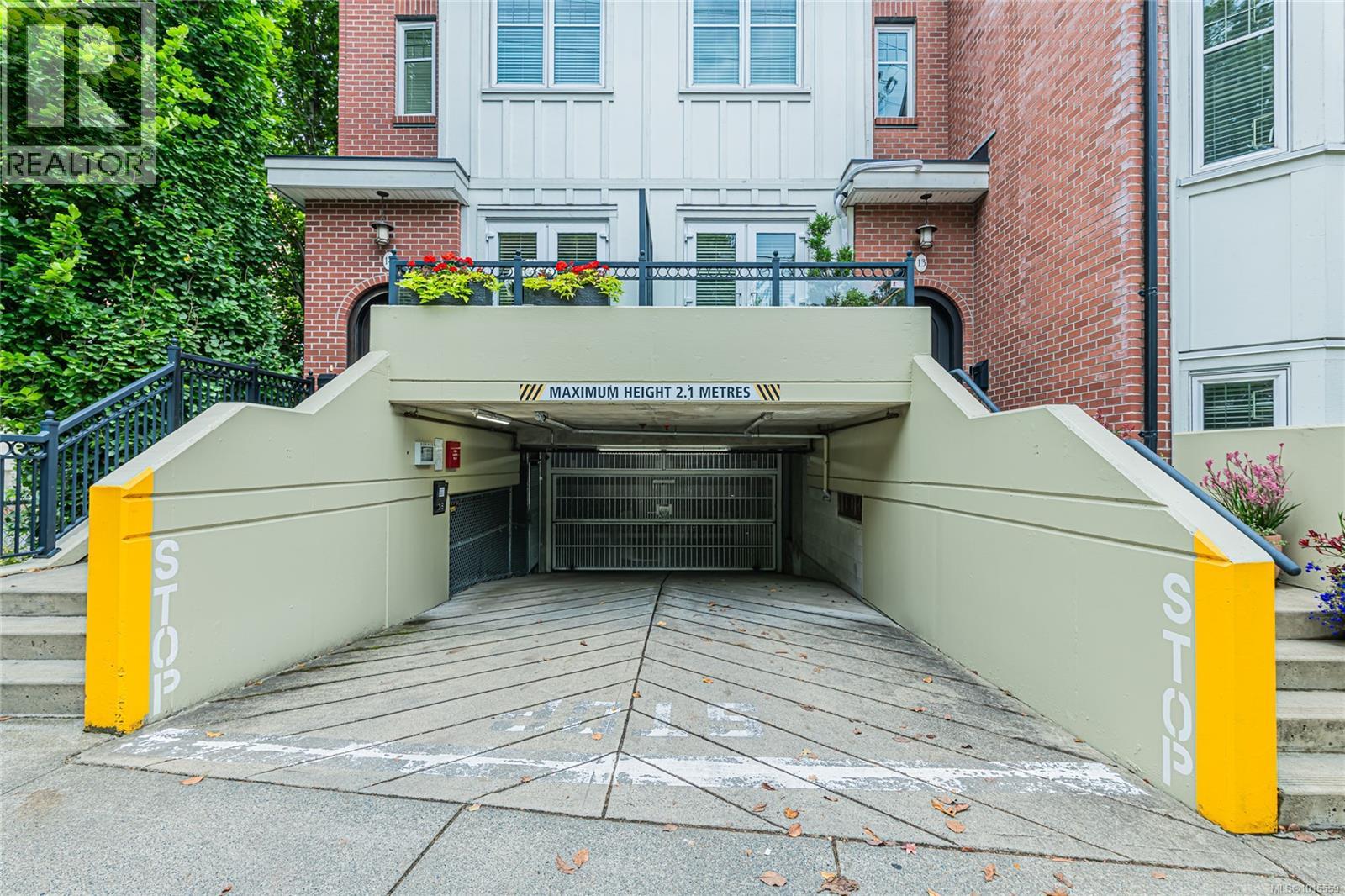 16 675 Superior Street, Victoria