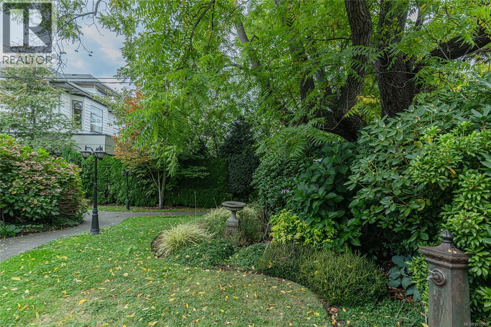 16 675 Superior Street, Victoria